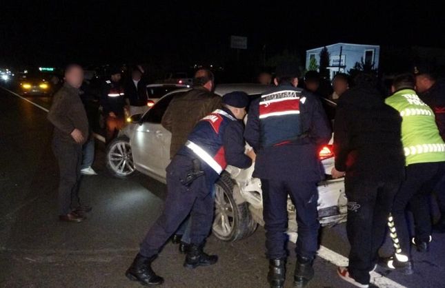 Alkollü ve ehliyetsiz sürücüler zincirleme kazaya sebep oldu