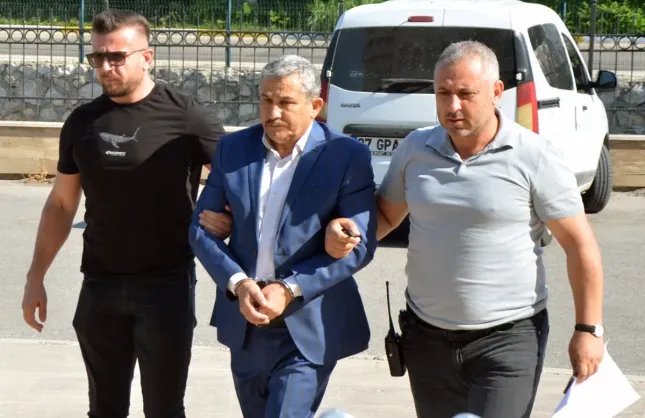 Eski meclis üyesini öldüren eski belediye başkan yardımcısına müebbet