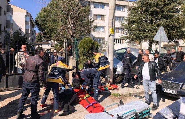 Aracının el frenini çekmeyi unuttu: 1 ölü 2 ağır yaralı