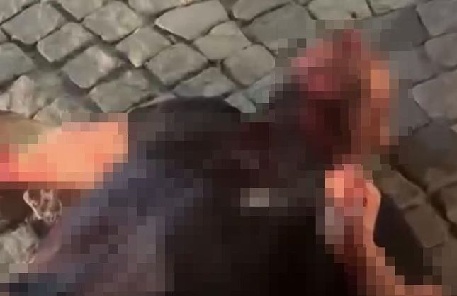 Akrabasının boğazını kesip kahvehanenin önüne attı