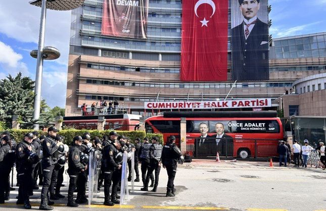 CHP'de imza kampanyasında sayı ilk gün tamamlandı