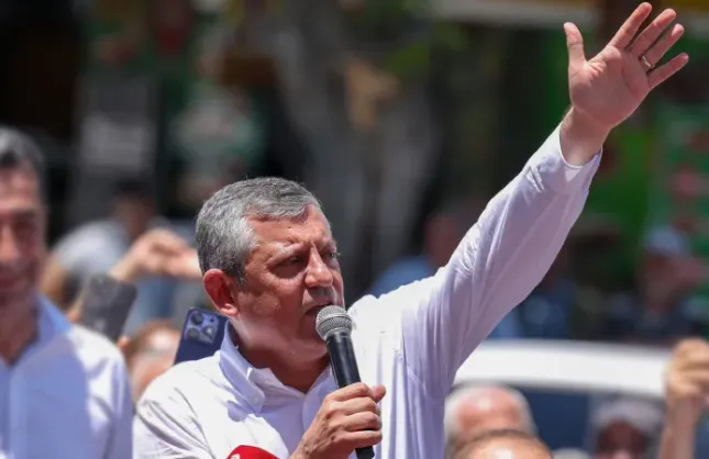 Özgür Özel 82 vekille partiyi kuruyor