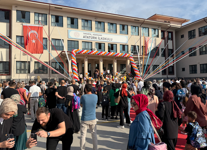 Öğrencilere ilk ders zili çaldı