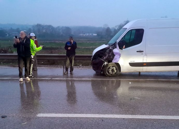 Karasu yolunda kaza: 4 yaralı