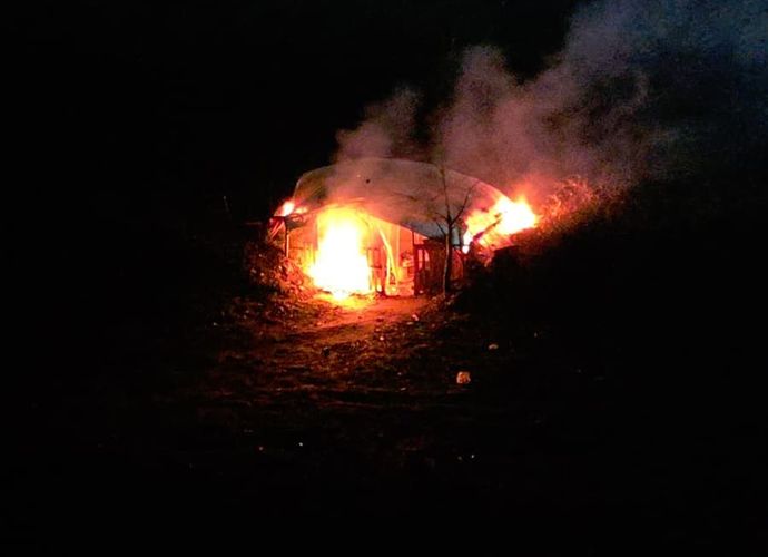 Alkoliklerin mesken tuttuğu baraka alev alev yandı