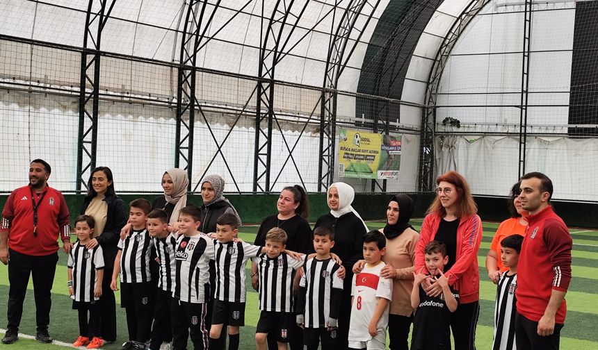 Sakarya Beşiktaş futbol okullarından anneler günü etkinliği