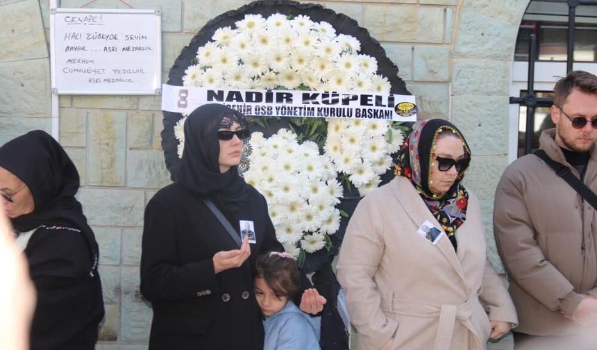 Ünlü oyuncu Burcu Özberk'in acı günü