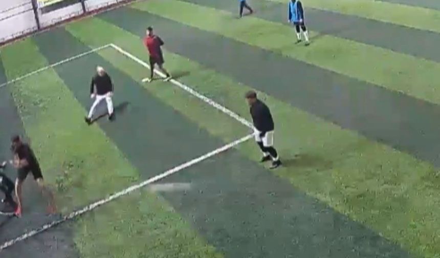 Halı sahada ölüm kameraya yansıdı