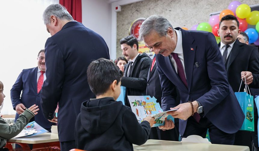 Başkan Alemdar çocukların karne sevincini paylaştı