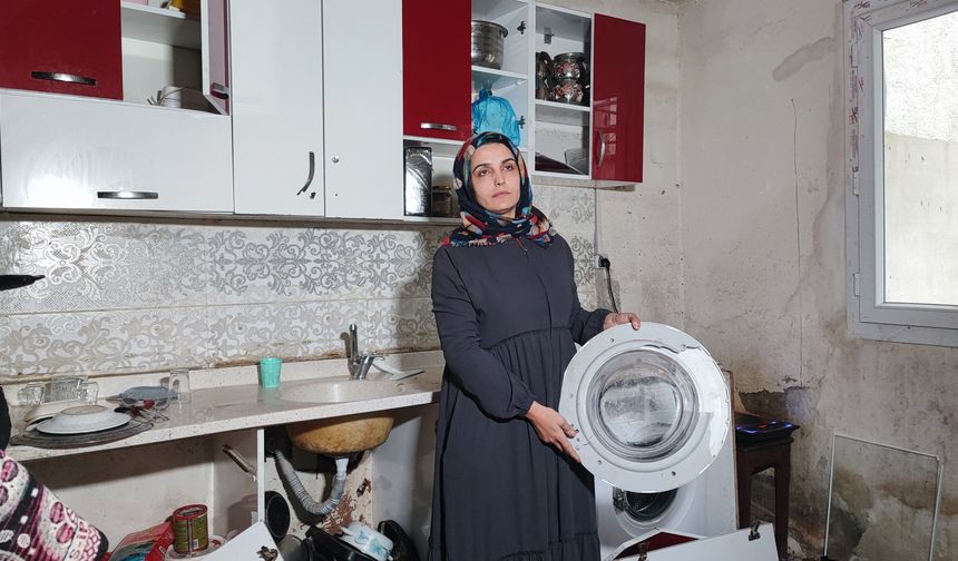 Eşinin kaldığı evi basıp eşyaları parçaladı!