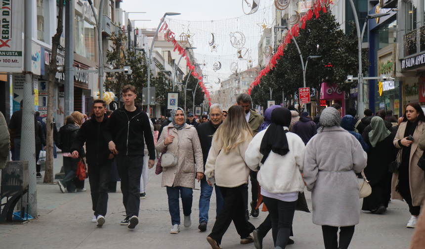 Bayram mesaisi esnafın yüzünü güldürdü