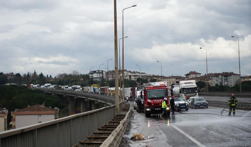 TEM Otoyolu'nda 7 araç birbirine girdi