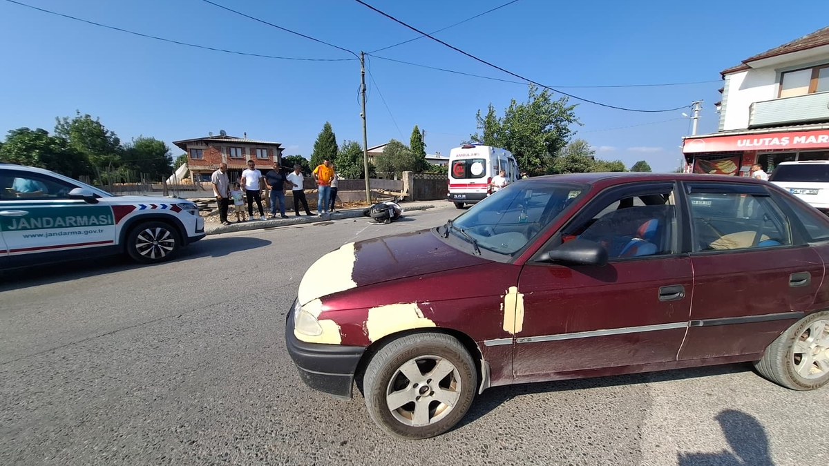 Akyazida Motosiklet Ile Otomobil Carpisti 1 Yarali 60453 2025 08 13 21 34 53