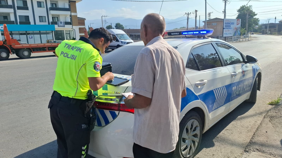 Akyazida Motosiklet Ile Otomobil Carpisti 1 Yarali 60453 2025 08 13 21 35 24