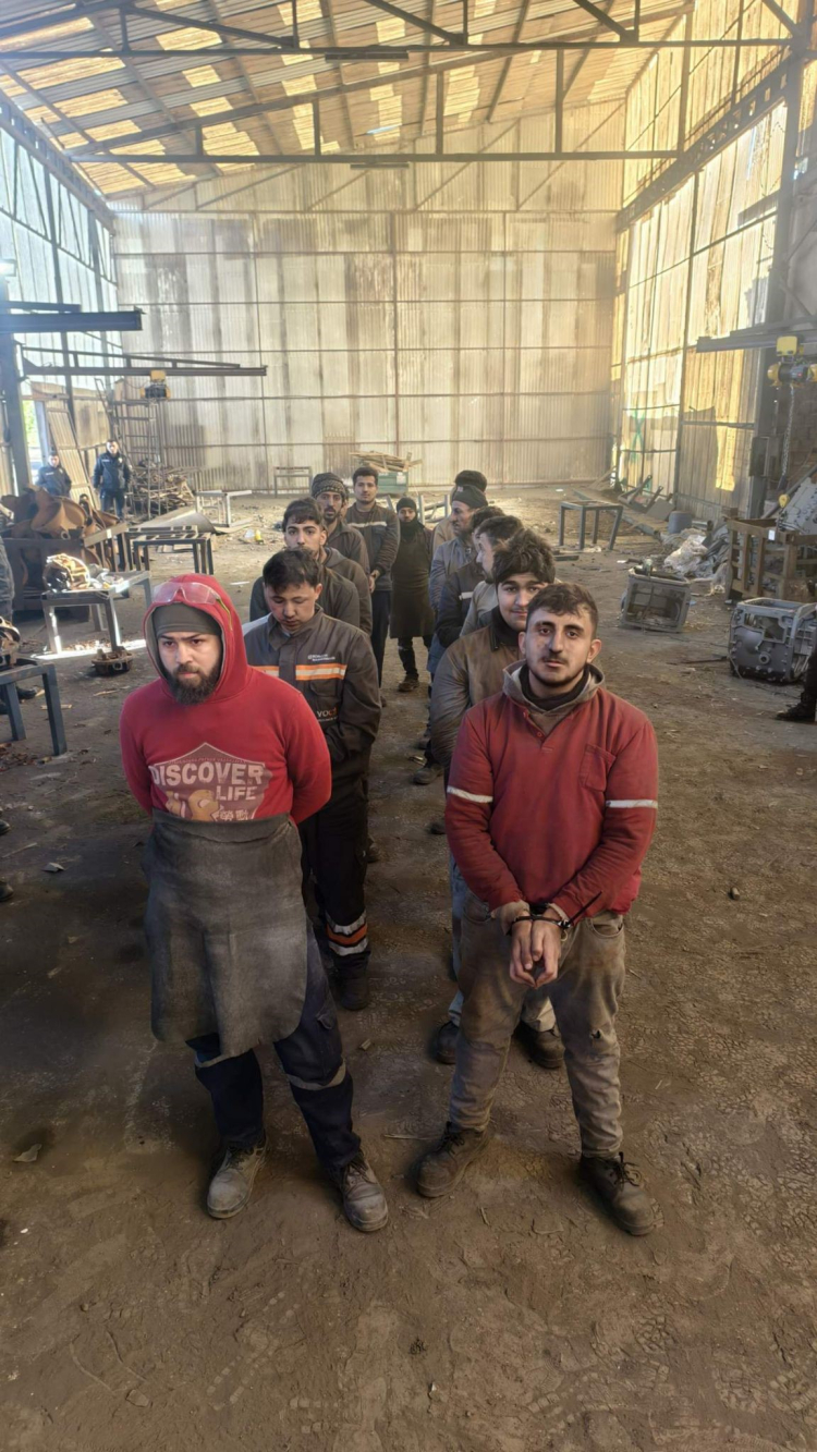 Aw570070 03 1761896478 666 X750