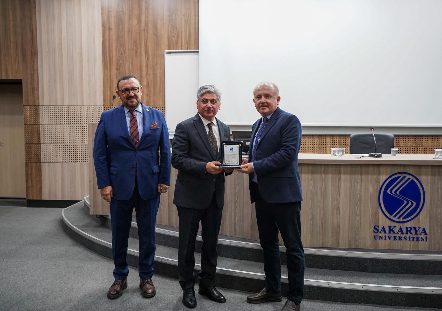 Siyaset Bilimi Ve Kamu Yönetimi Bölümü (4)