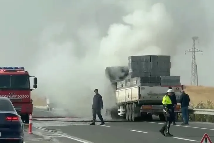 Tir Alevlere Teslim Oldu 1762853242 704 Large