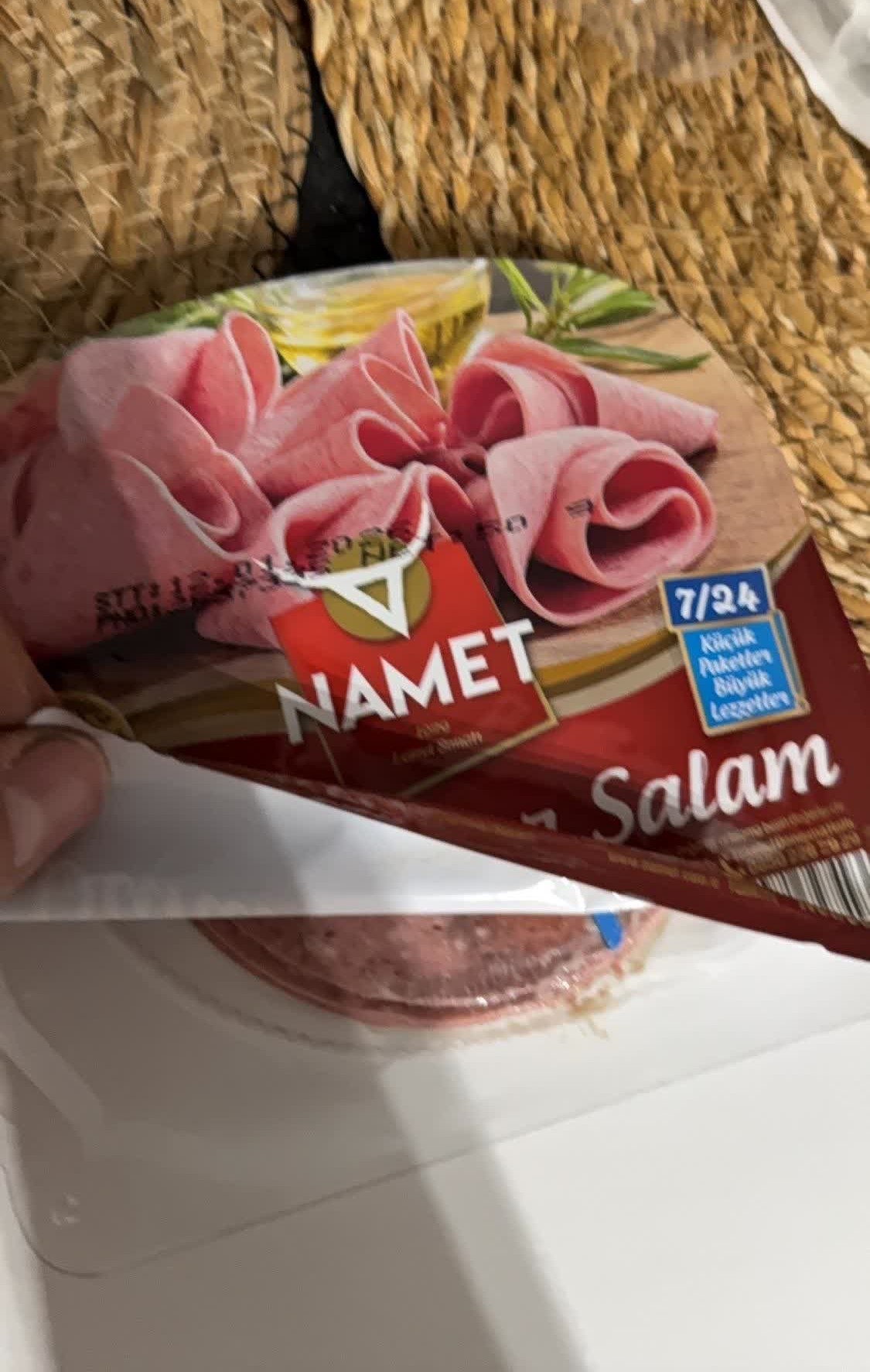 Son Kullanma Tarihi Gecmemis Salamda Bozuk Koku Ve Renk Degisikligi 2