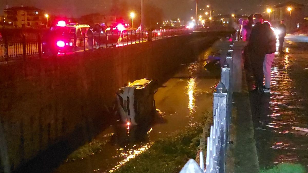 Yeni Yahyali Yolunda Feci Kaza Yolun Bittigini Goremedi Kanala Uctu 62814 2025 12 28 20 22 23