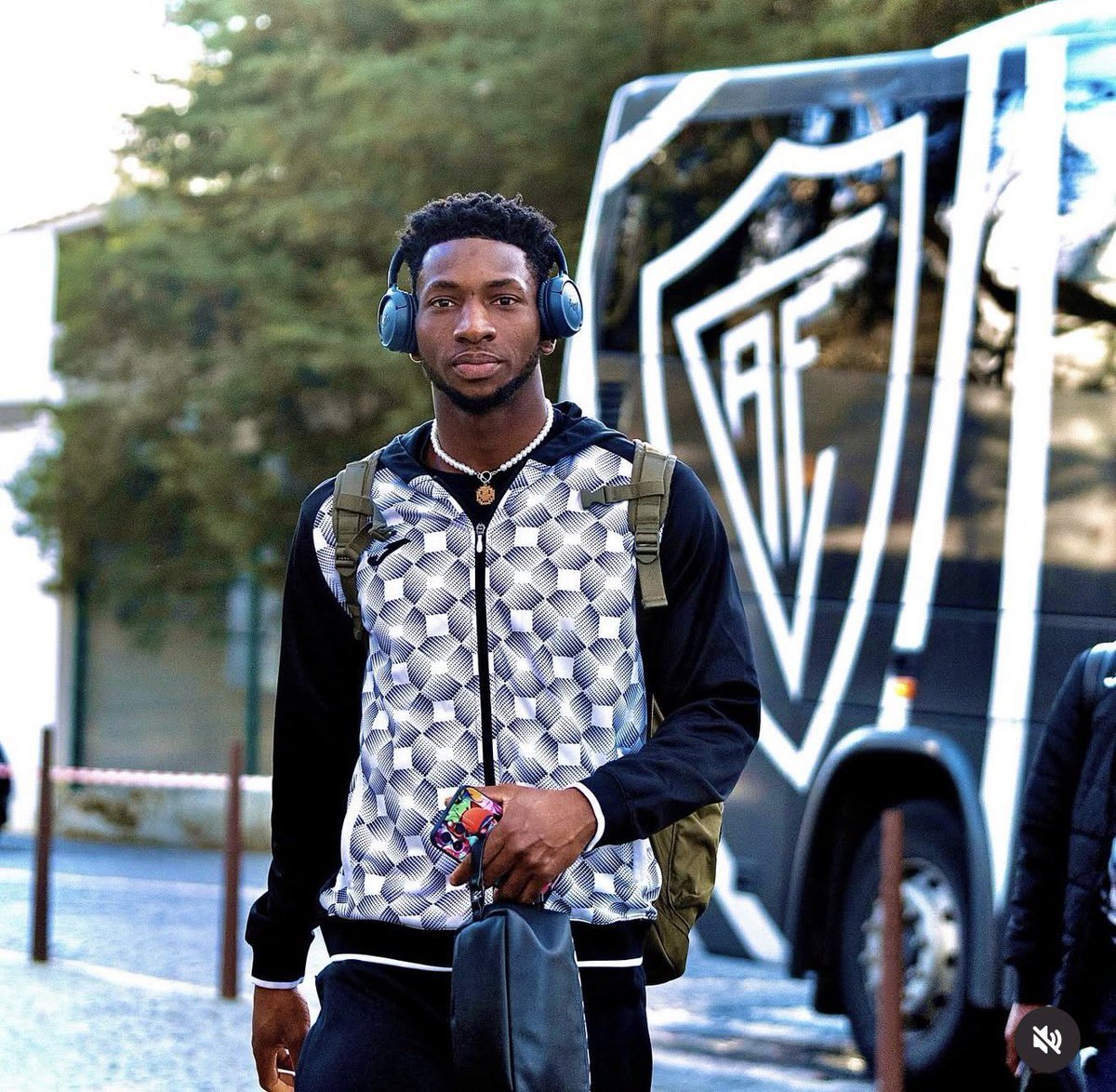 G Sw E F D X U A A W Y Lj