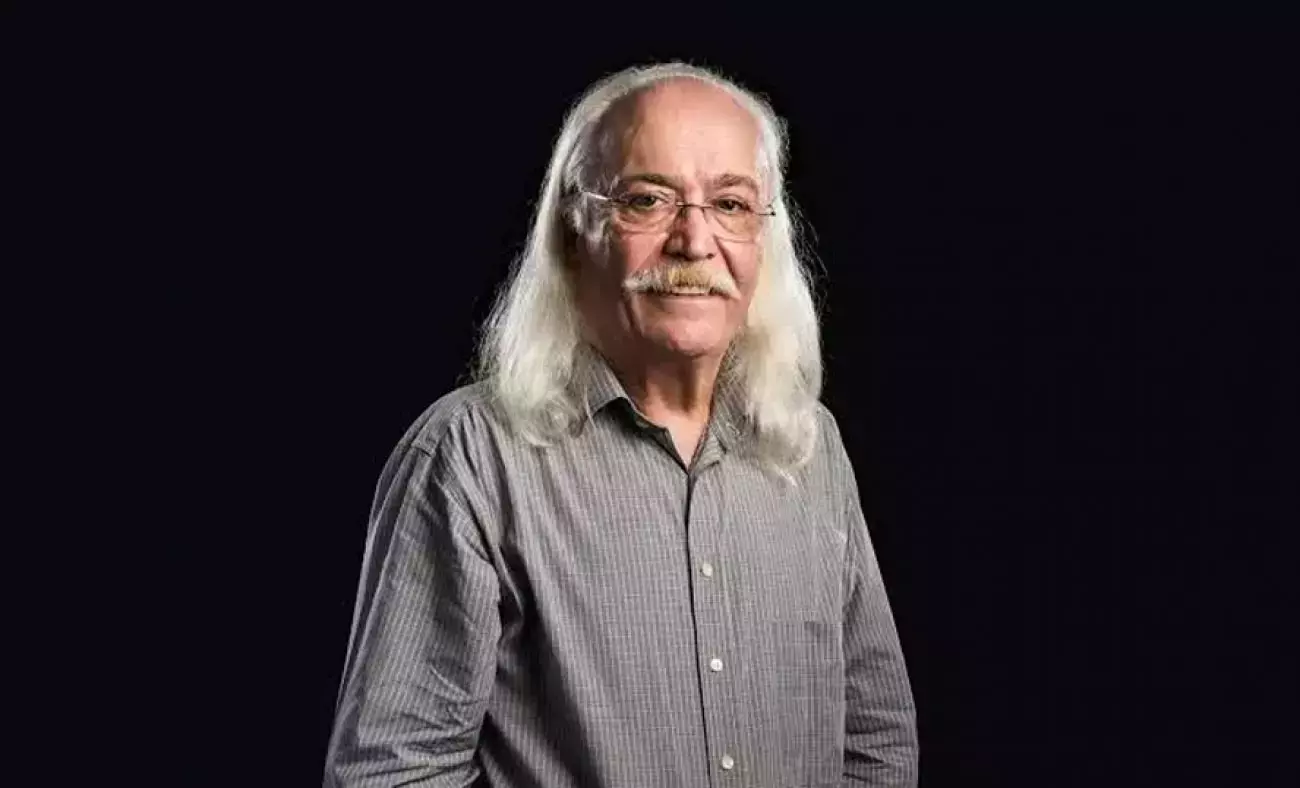 Unlu Sanatci Cahit Berkay Kaza Gecirdi Araciyla Restorana Daldi 1767190578 8733