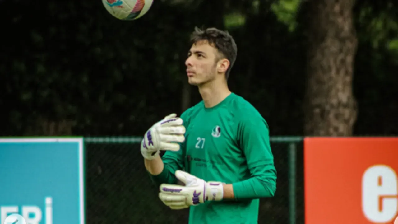 Yunus Emre Tekogul Kimdir Kac Yasinda Hangi Takimlarda Oynadi Bahis Sorusturmasi Ile 1754527 20251210170742 (1)