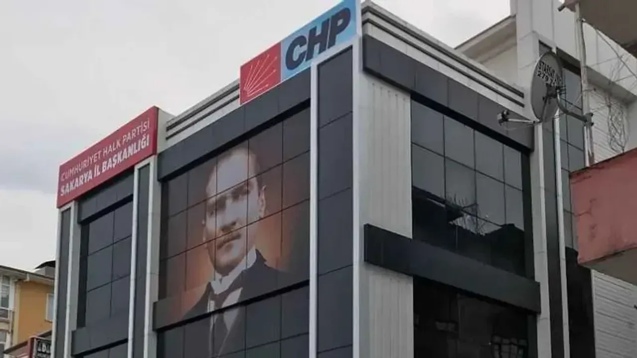 CHP'de gecikmeli istifa