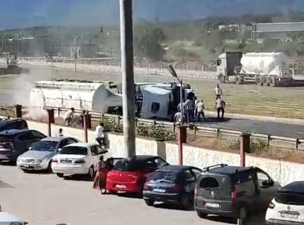 Devlet Hastanesi Onundeki Yolda Kaza Yaralilar Ve Aracta Sikisanlar Var 67316 2026 06 16 09 27 12 324937
