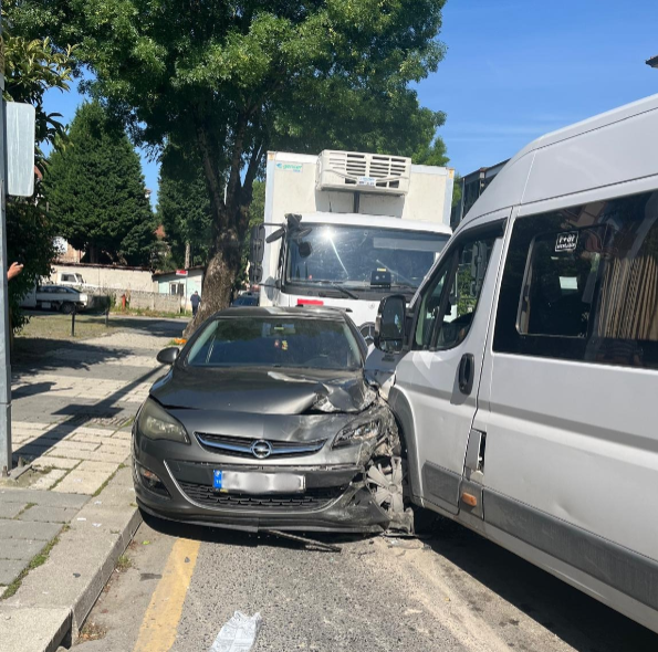 Servis şoförü dehşet saçtı: 4 yaralı