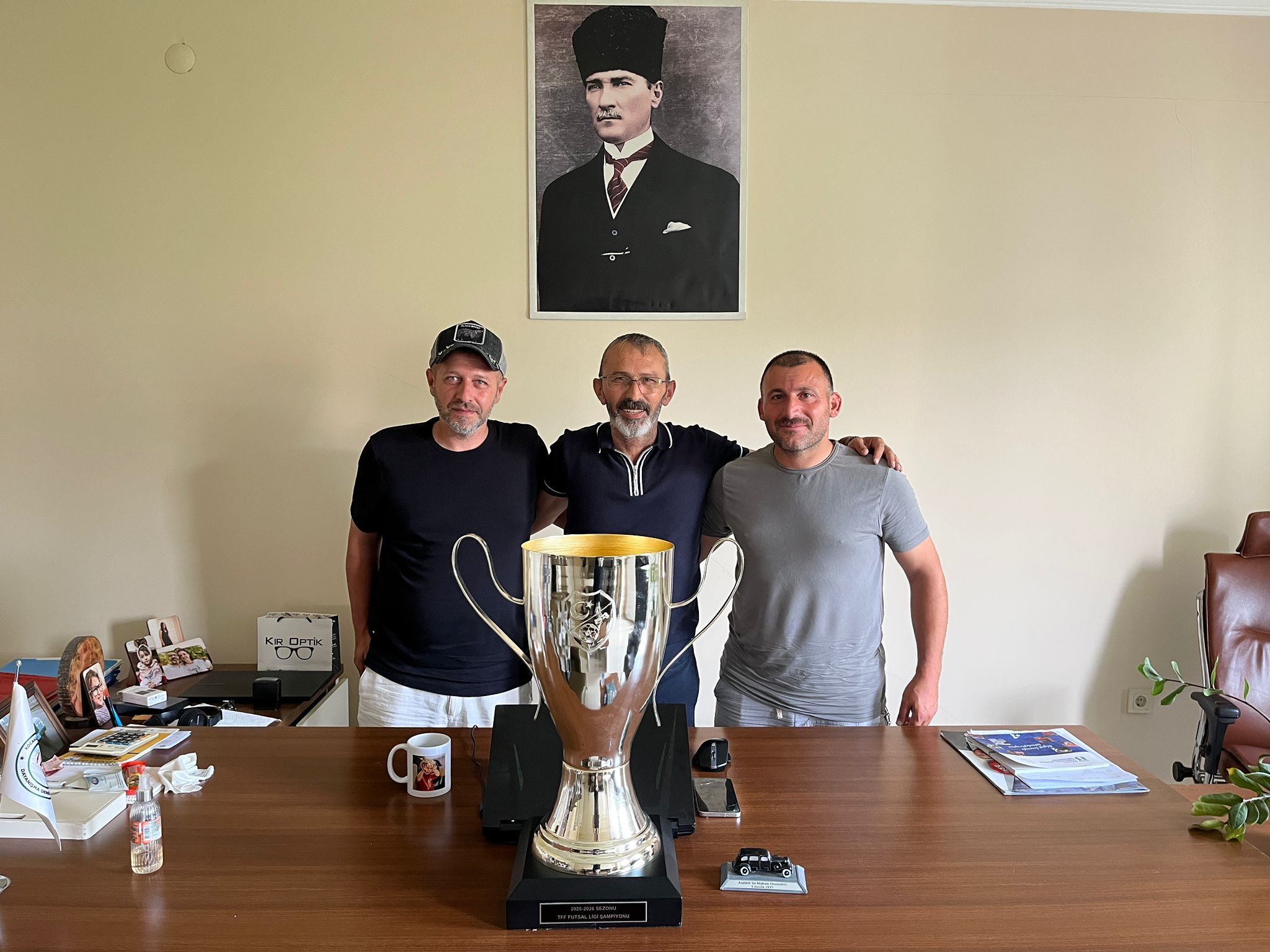 Karasu 1933 Spor Kulübü'nden Kırmızı Saat'e ziyaret