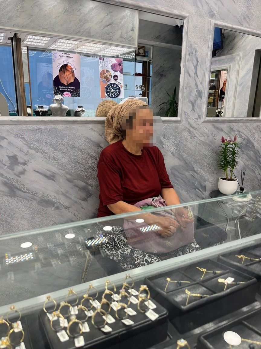 Sahte bilezikle kuyumcuyu dolandırmak istedi