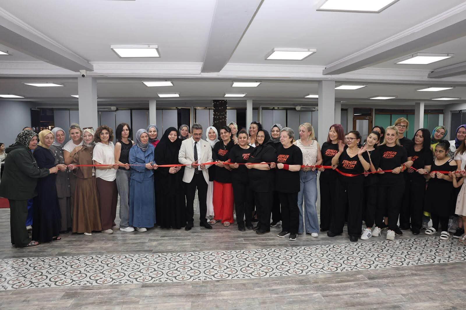Erenler'de kadınlar için yeni merkez kapılarını açtı