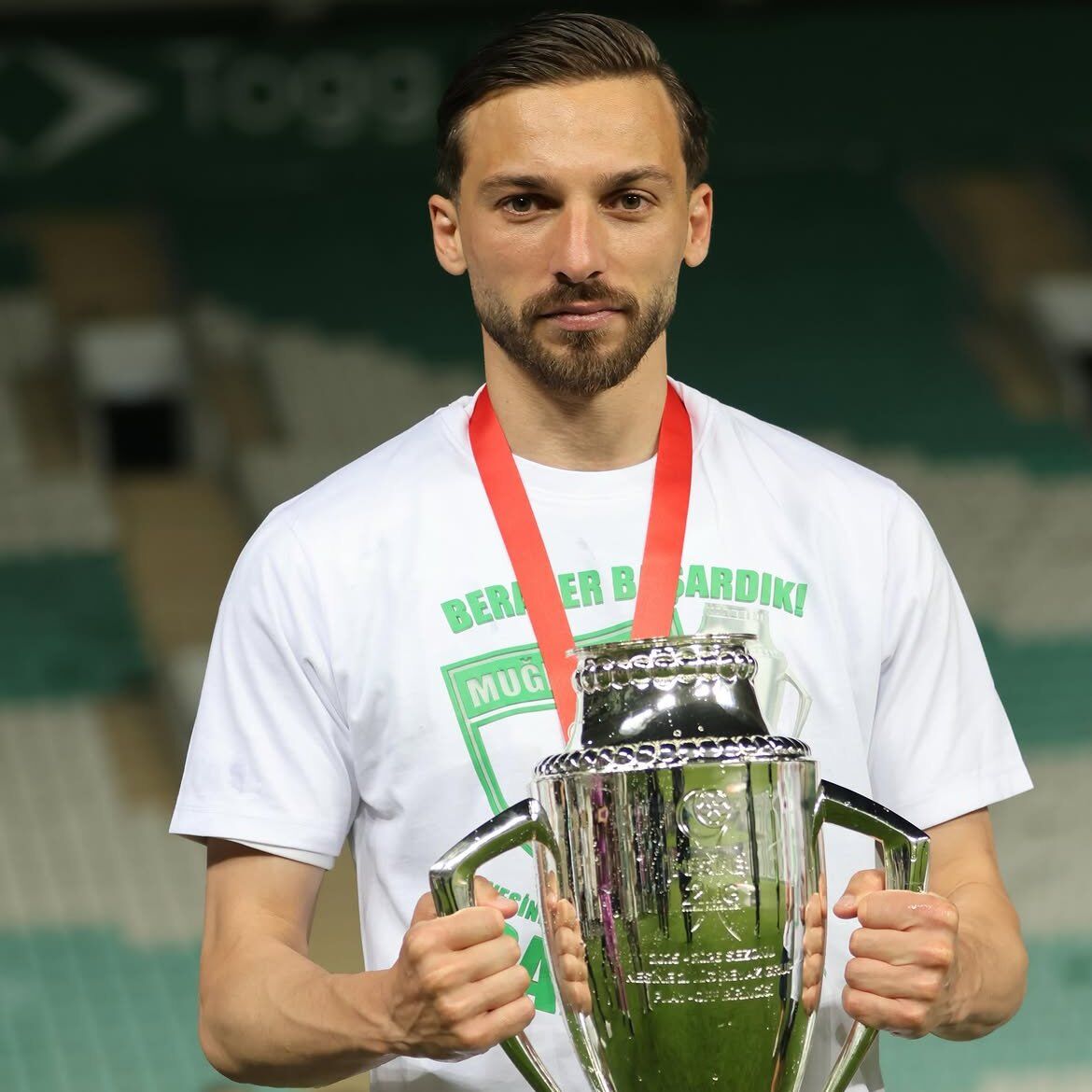 Sakaryaspor'a şampiyon sağ bek!
