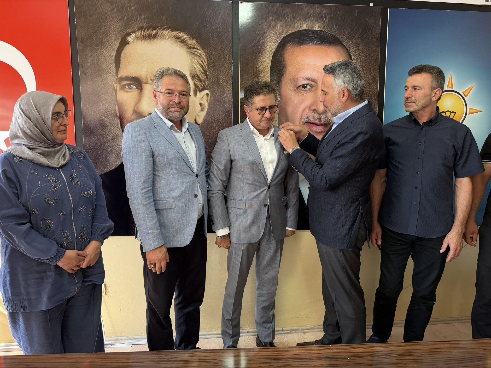 Kardeşine kızdı AK Parti'ye geçti...