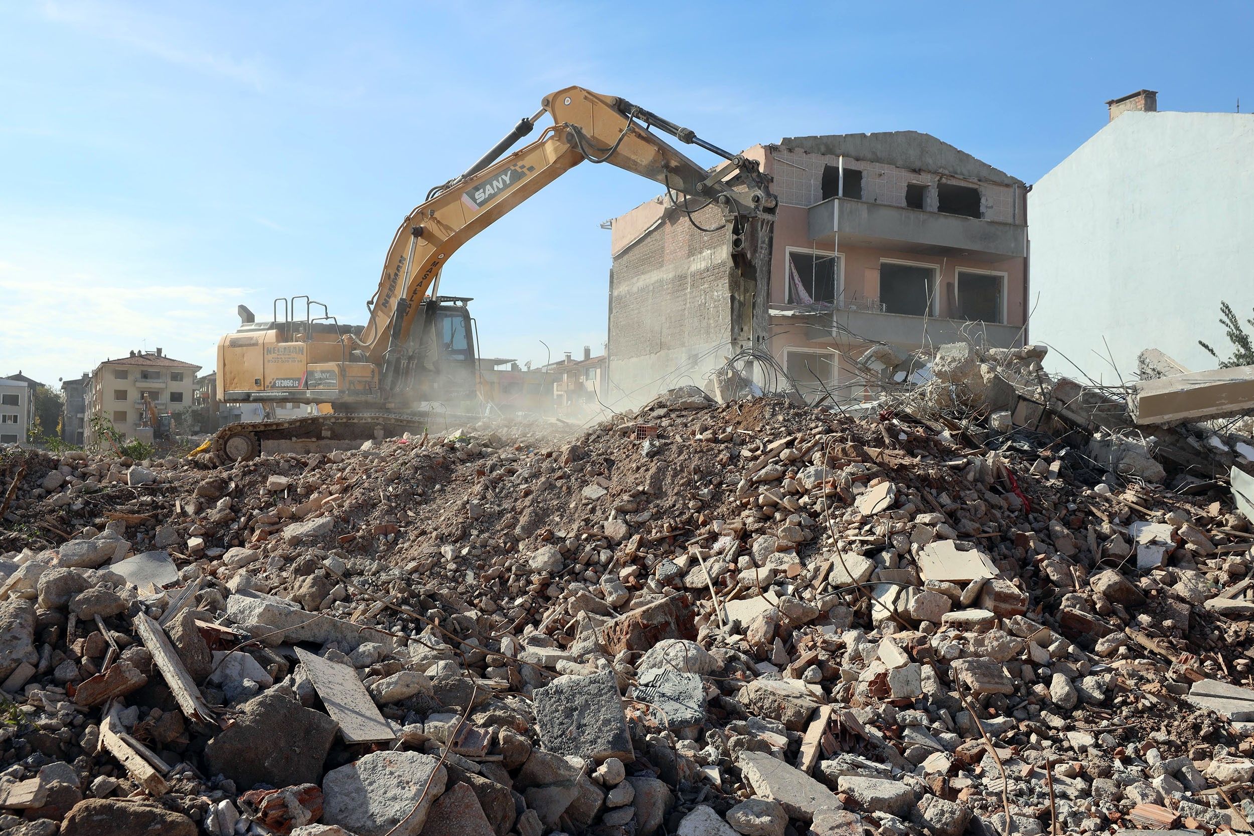 Adapazarı Tığcılar Mahallesi kentsel dönüşümünde 1 ayda 45 yapı yıkıldı