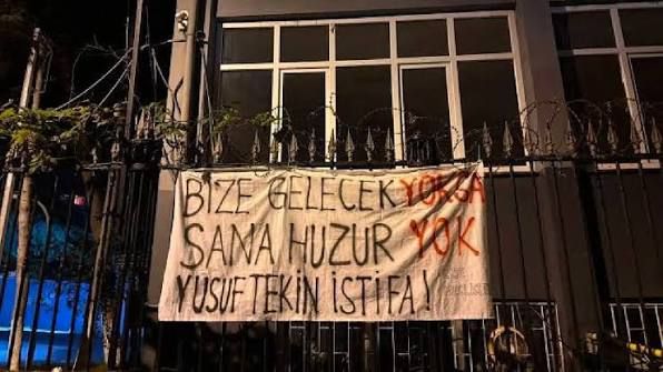 Öğrencilerden Yusuf Tekin protestosu: Tekin’e istifa çağrısı
